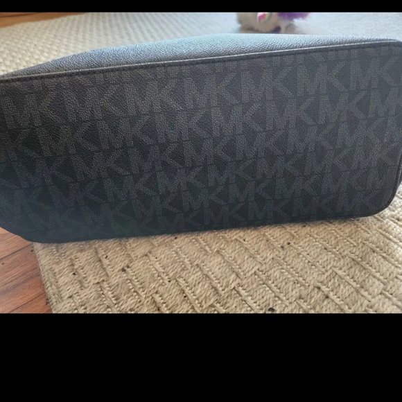 Michael Kors Black Jet Set Tote Bag - Picture 5 of 11